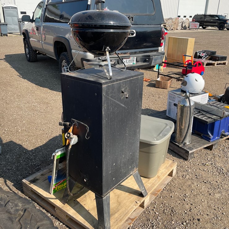 #4511 • Smoke Hollow LP Smoker and Weber Charcoal Grill