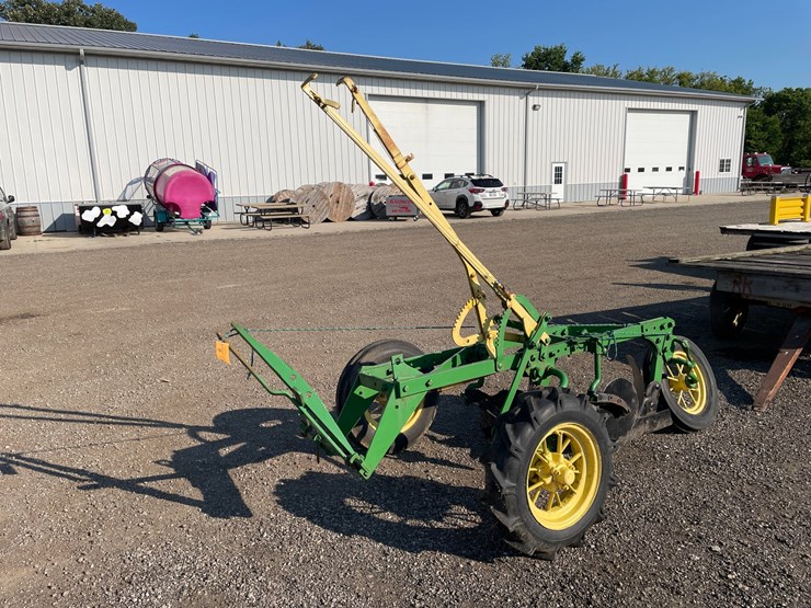 john-deere-2-image-1