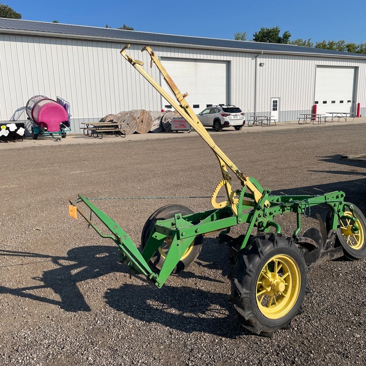 JOHN DEERE 2