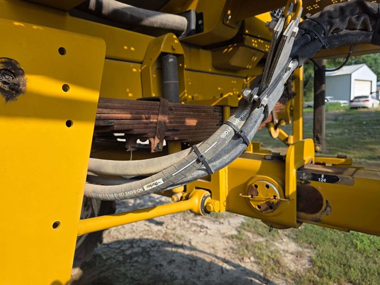 rogator-1074-self-propelled-sprayer,-100'-booms,-currently-winterized,-320/90r50-tires,-rears-with-d-image-37