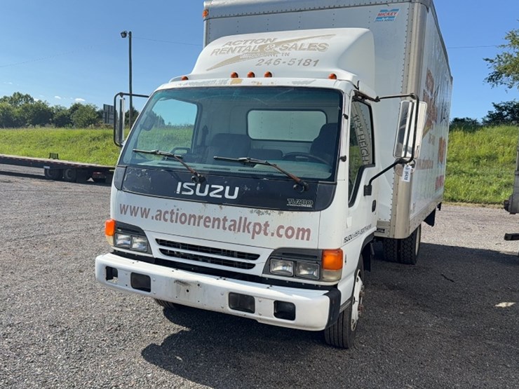 2003-isuzu-nqr-image-3