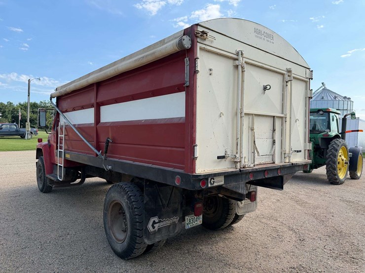 1979-ihc-1700-single-axle-grain-truck,-15’-steel-box-with-622-schwarts-hoist,-steel-floor,-136k-mile-image-4