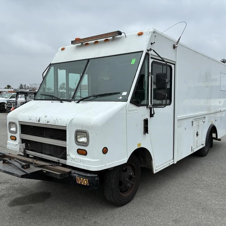 2002 WORKHORSE P42