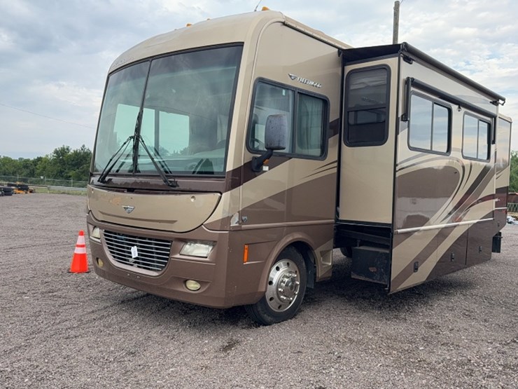 #3002-•-2007-fleetwood-southwind-32'-motor-home-image-1