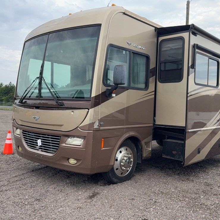 #3002 • 2007 FLEETWOOD SOUTHWIND 32' MOTOR HOME