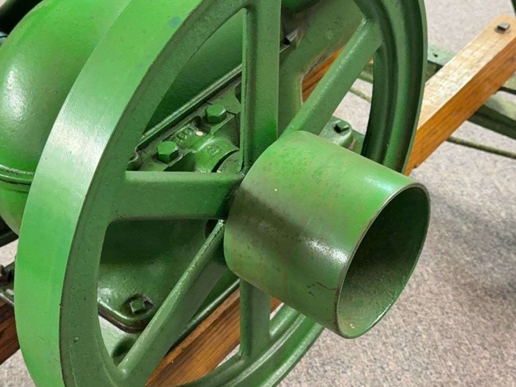 john-deere-3-horse-hit-and-miss-engine-with-cart-image-12