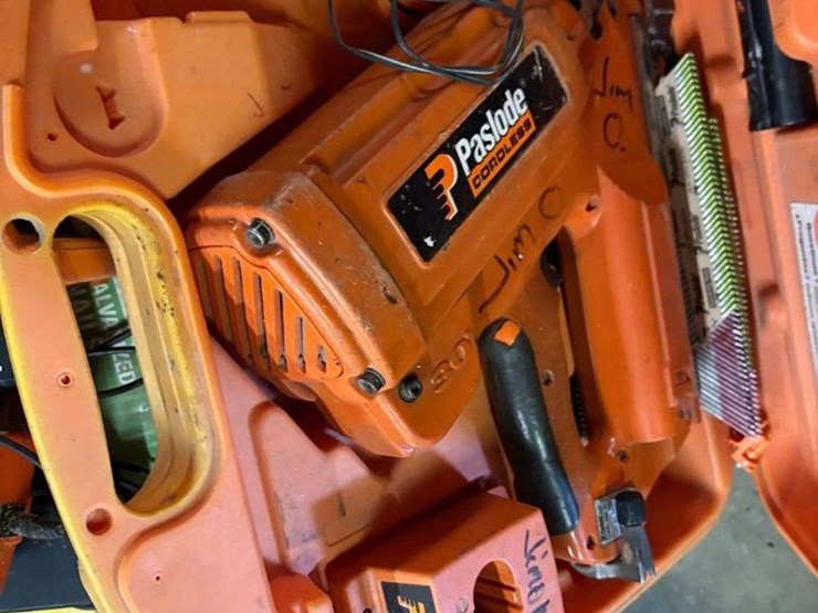 paslode-nailers,-batteries-and-chargers-image-4