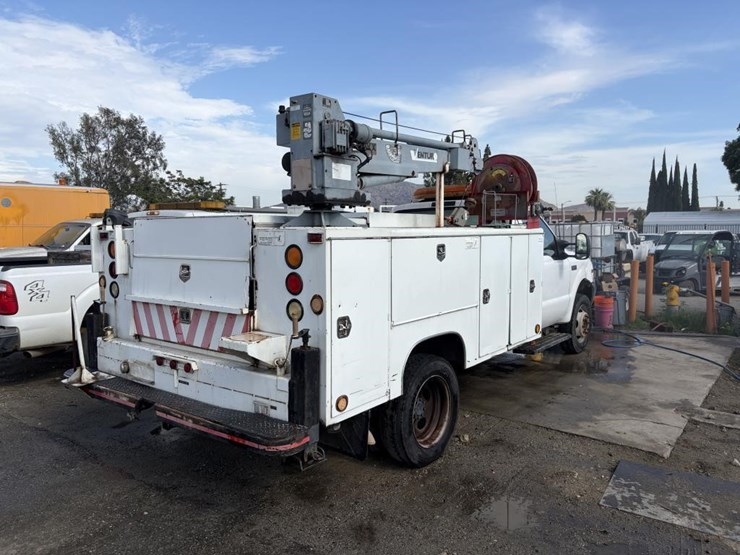 2003-ford-f550-image-3
