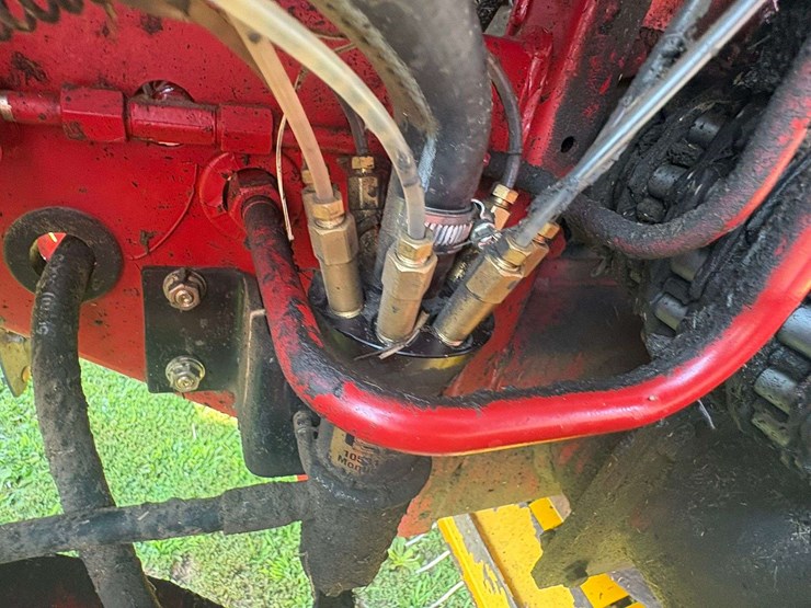2011-new-holland-br7090-image-44