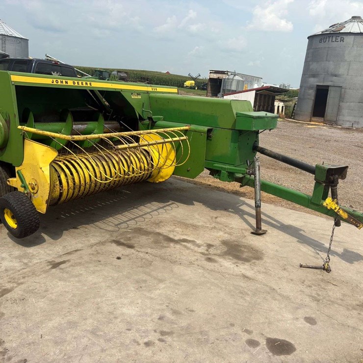JOHN DEERE 336