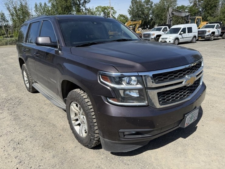 2015-chevrolet-tahoe-ls-image-2