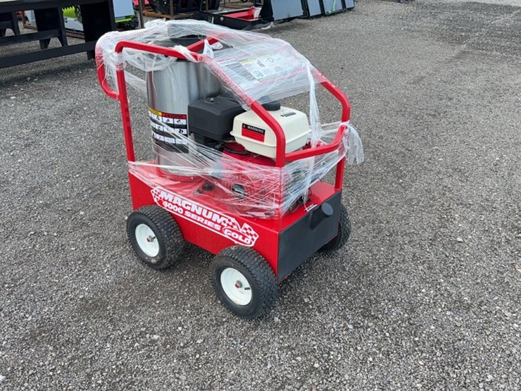 #2042-•-magnum-4000-series-heated-pressure-washer-image-2