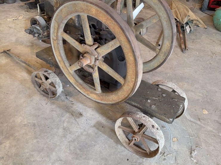 rock-island-2-1/2-horse-hit-and-miss-engine-with-cart-image-6