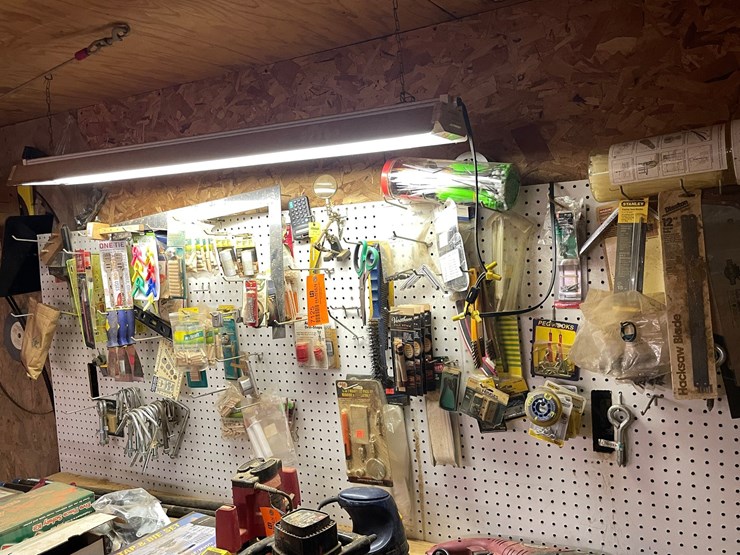 #7125-•-contents-of-pegboard-image-1