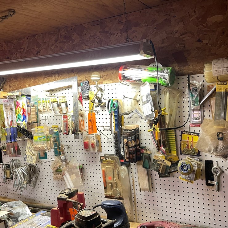 #7125 • Contents of Pegboard