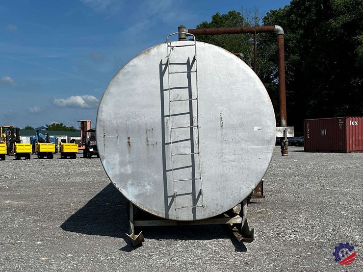 10k-gallon-/-off--road-diesel-fuel-tank-image-10
