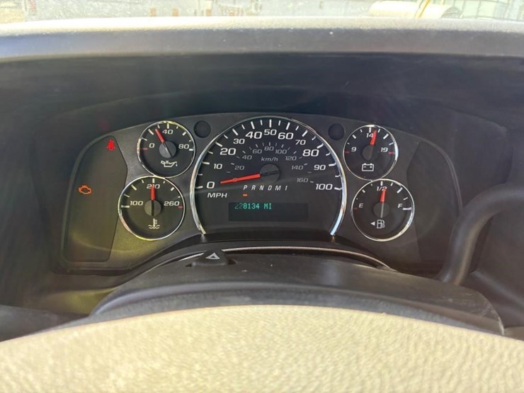 2017-chevrolet-express-g3500-image-17