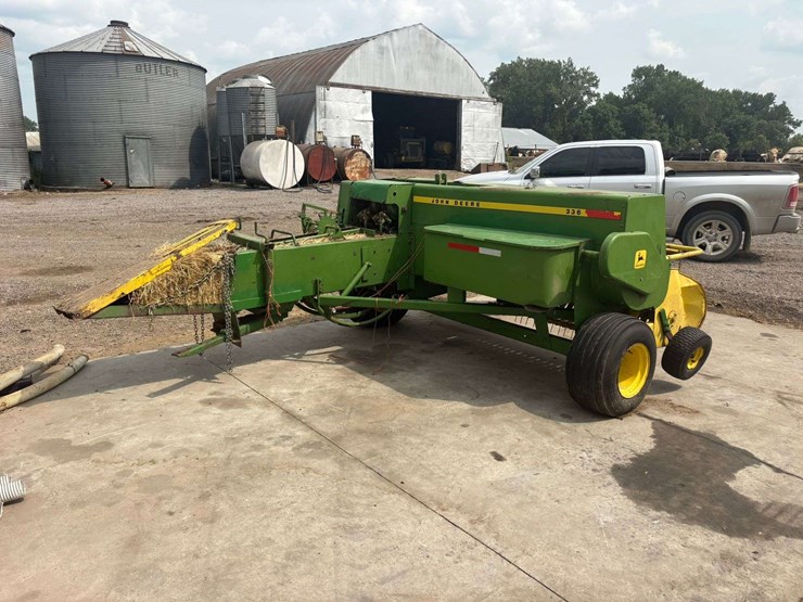 john-deere-336-image-3