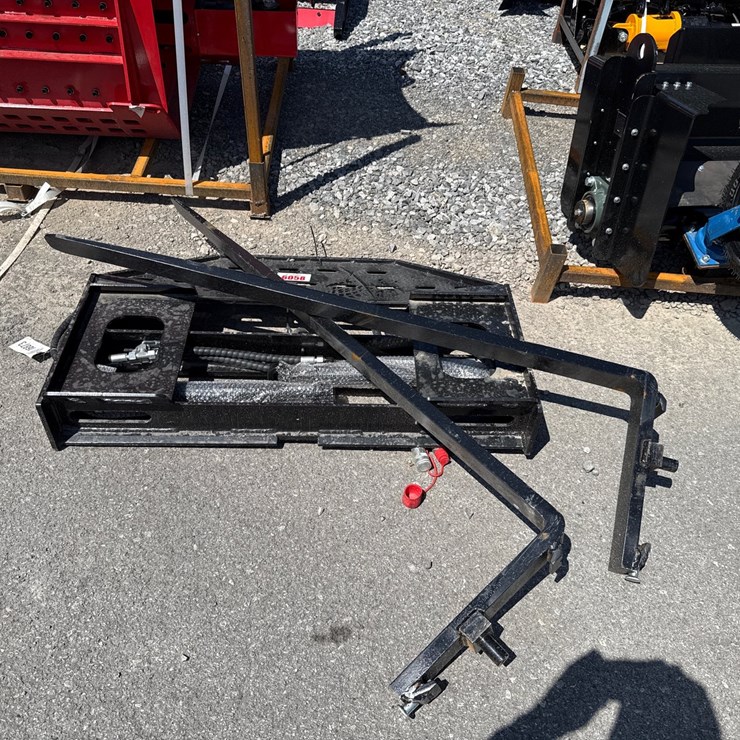 #6058 • 60" SKID STEER HYD SLIDING PALLET FORKS