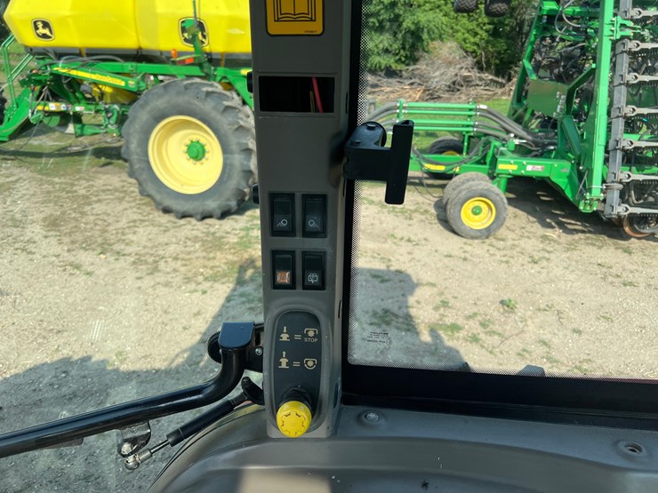 case-ih-jx1100u-tractor-image-14