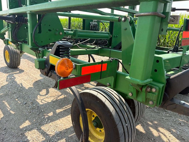 2014-john-deere-2410-image-40