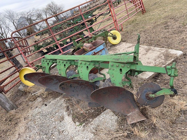 john-deere-three-point-four-bottom-plow-image-2