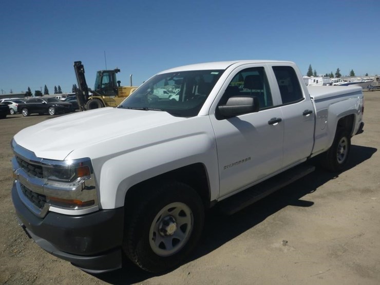2018-chevrolet-1500-image-1