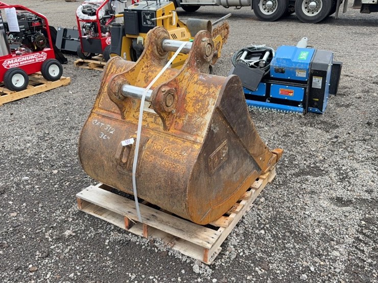 #2053-•-cat-32"-excavator-bucket-image-3