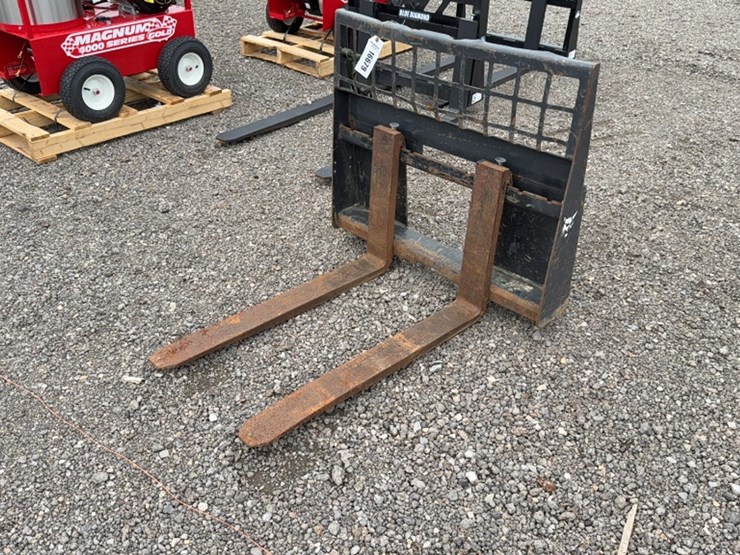 #2092-•-bobcat-36"-mini-skid-steer-pallet-forks-image-1