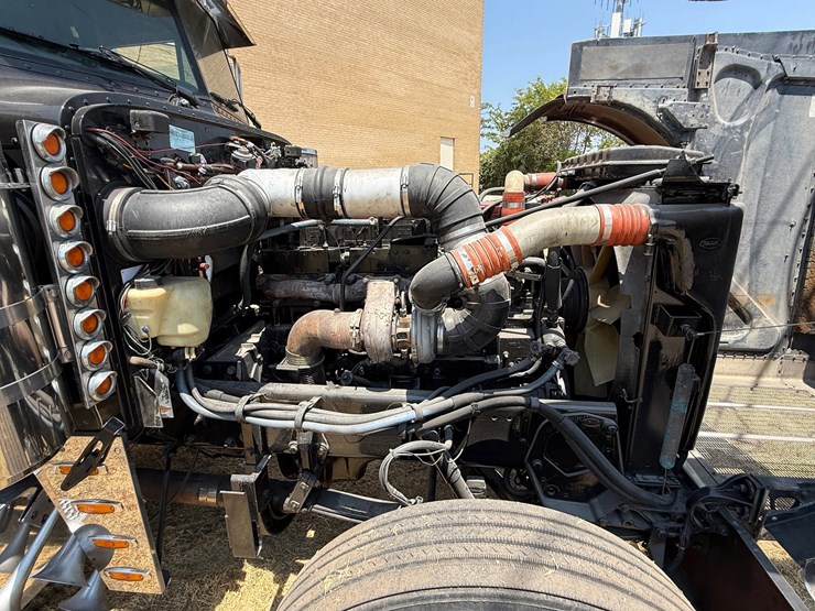 2000-peterbilt-379-image-29