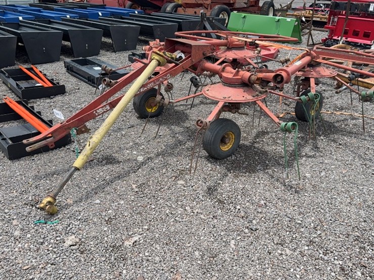 new-holland-163-image-1