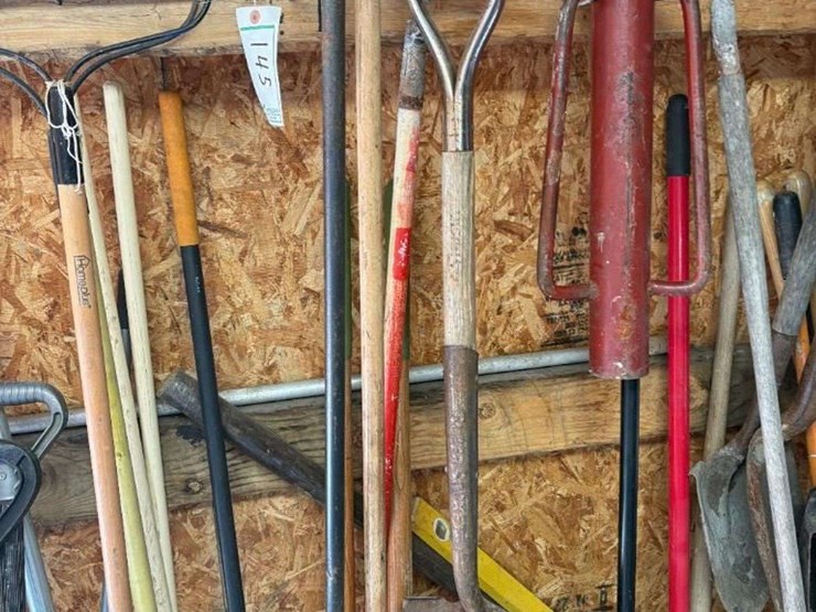 yard-hand-tools---shovels,-rakes,-brooms,-forks-and-misc.-image-8
