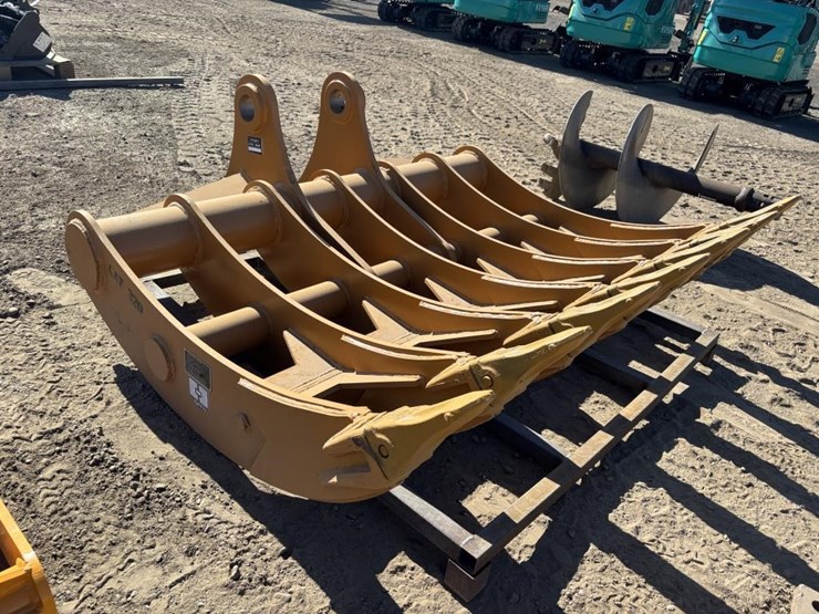 caterpillar-320-image-2