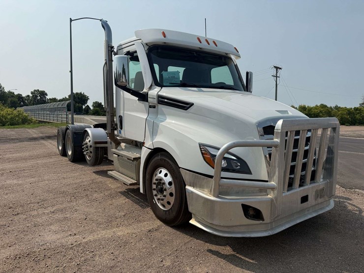 2024-freightliner-semi,-cummins-x15-engine,-420,478-miles,-10-speed,-full-locking-rear-ends,-tri-axl-image-7