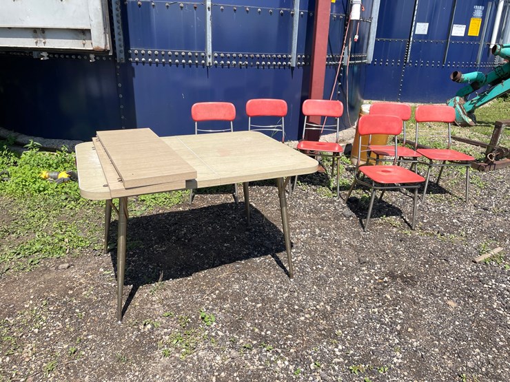 #4710-•-table-and-chairs-image-1