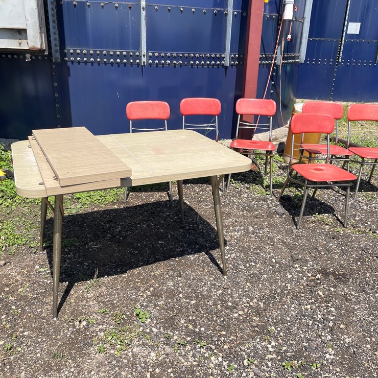 #4710 • Table and Chairs