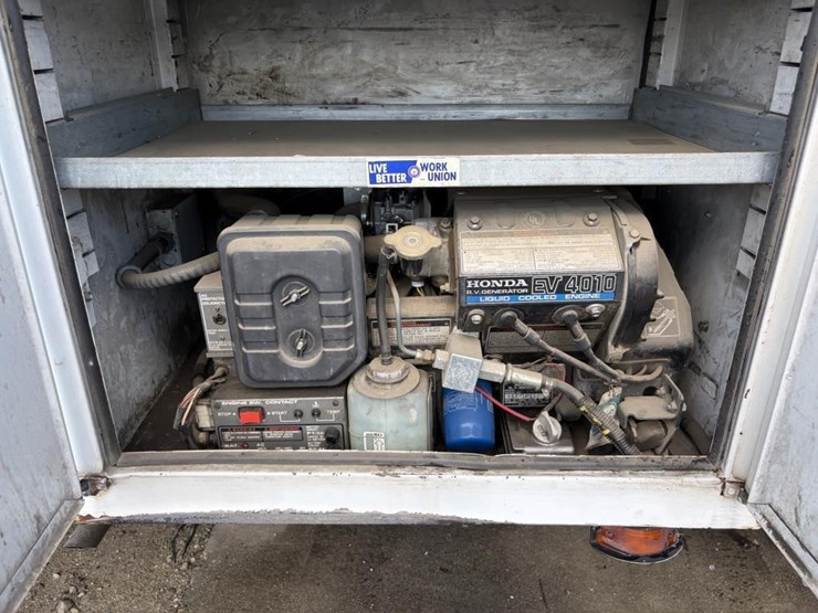 2003-ford-f550-image-12