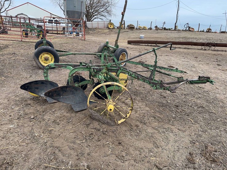 john-deere-pull-type-two-bottom-plow-image-6