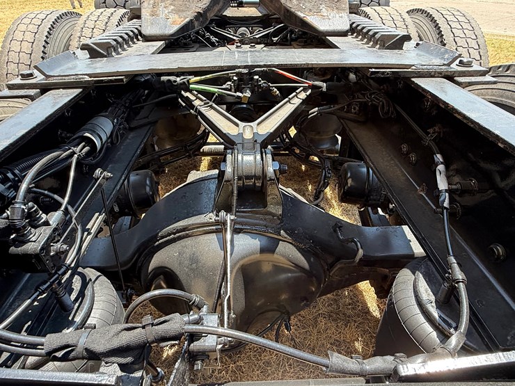 2020-kenworth-t800-image-13