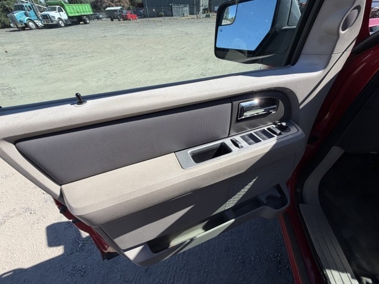 2012-ford-explorer-image-25
