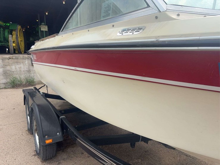 18’-cobalt-boat-and-trailer-image-48