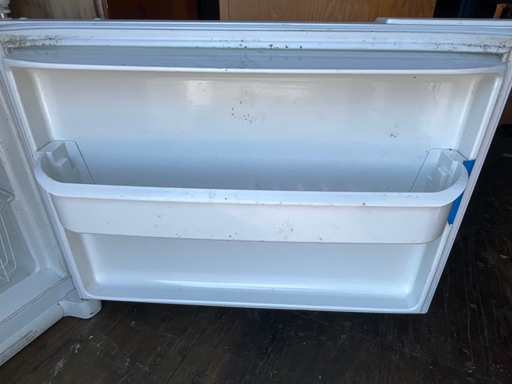 #4709-•-kenmore-fridge-and-freezer-image-10