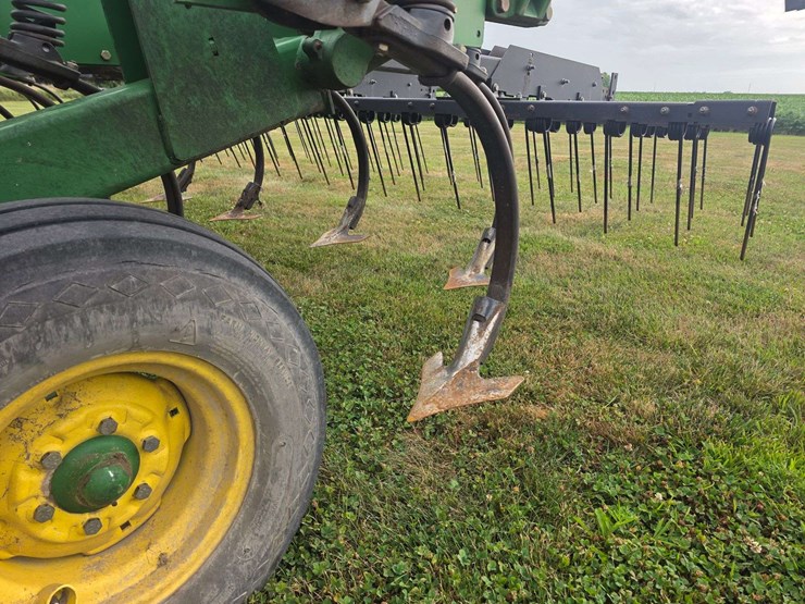 john-deere-2210-image-44