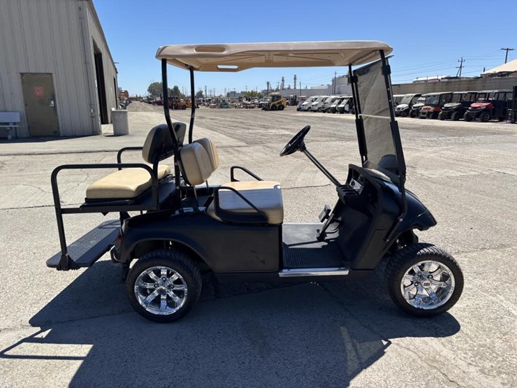 ez-go-electric-utility-cart-image-8