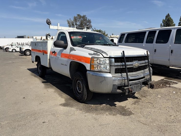 2009-chevrolet-silverado-3500hd-image-2