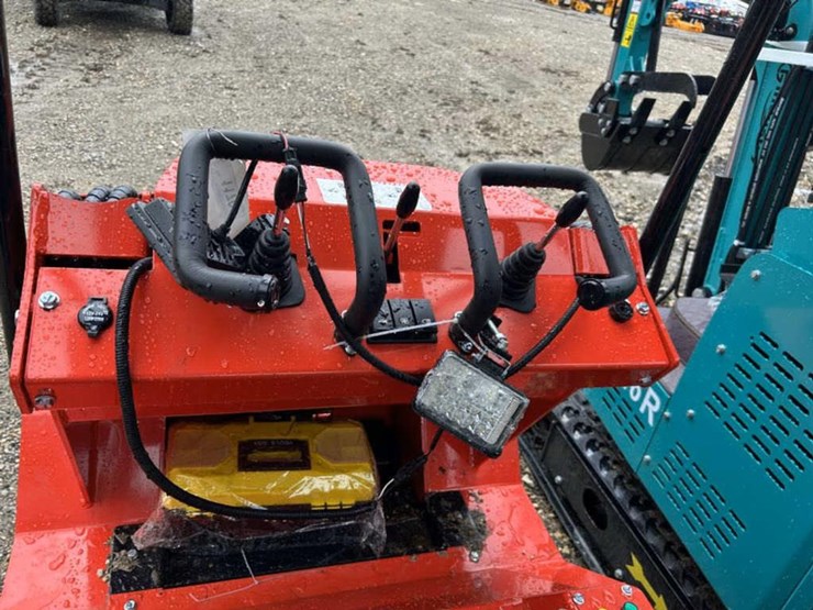 #242-•-mini-skid-steer-loader---agt---gas-image-6