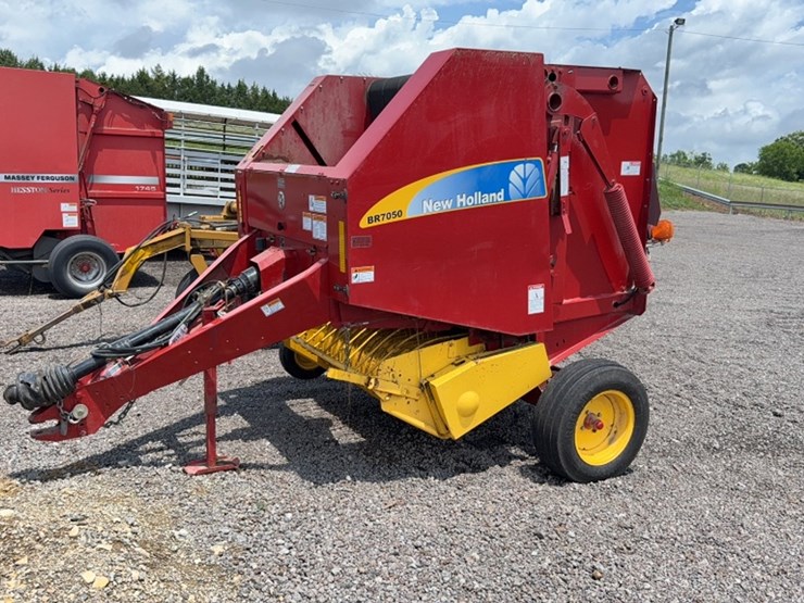 new-holland-br7050-image-1