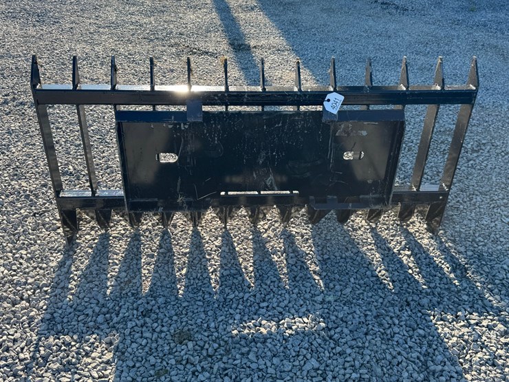 #4041-•-69-inch-skid-steer-root-rake-image-3