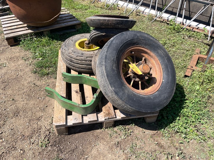 #4695-•-assortment-of-tires-image-1