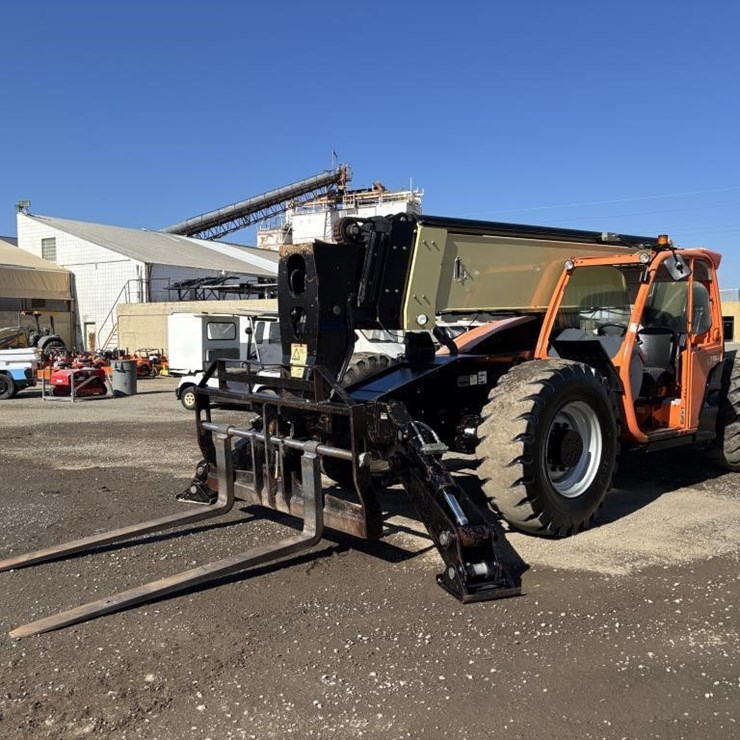 2015 JLG 1255